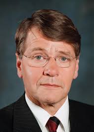 Piet Hein Donner minister van Justitie 2002-2007 in kabinetten-Balkenende I II en III. 